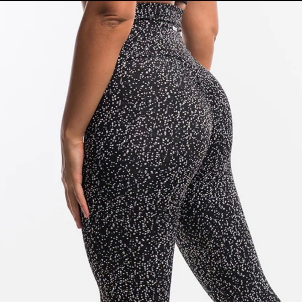 ECHT biker short and scrunch but leggings bundle